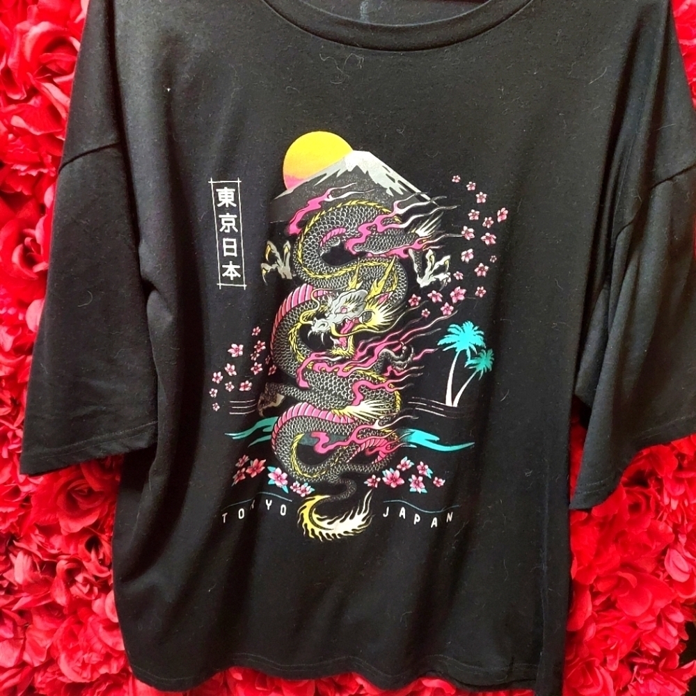 Shein Curve 2XL Black T-shirt with Detail on front